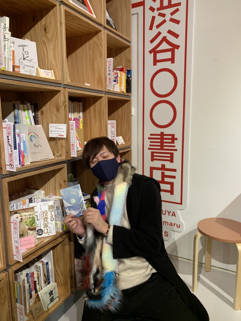 初めて棚を埋めて満足している写真